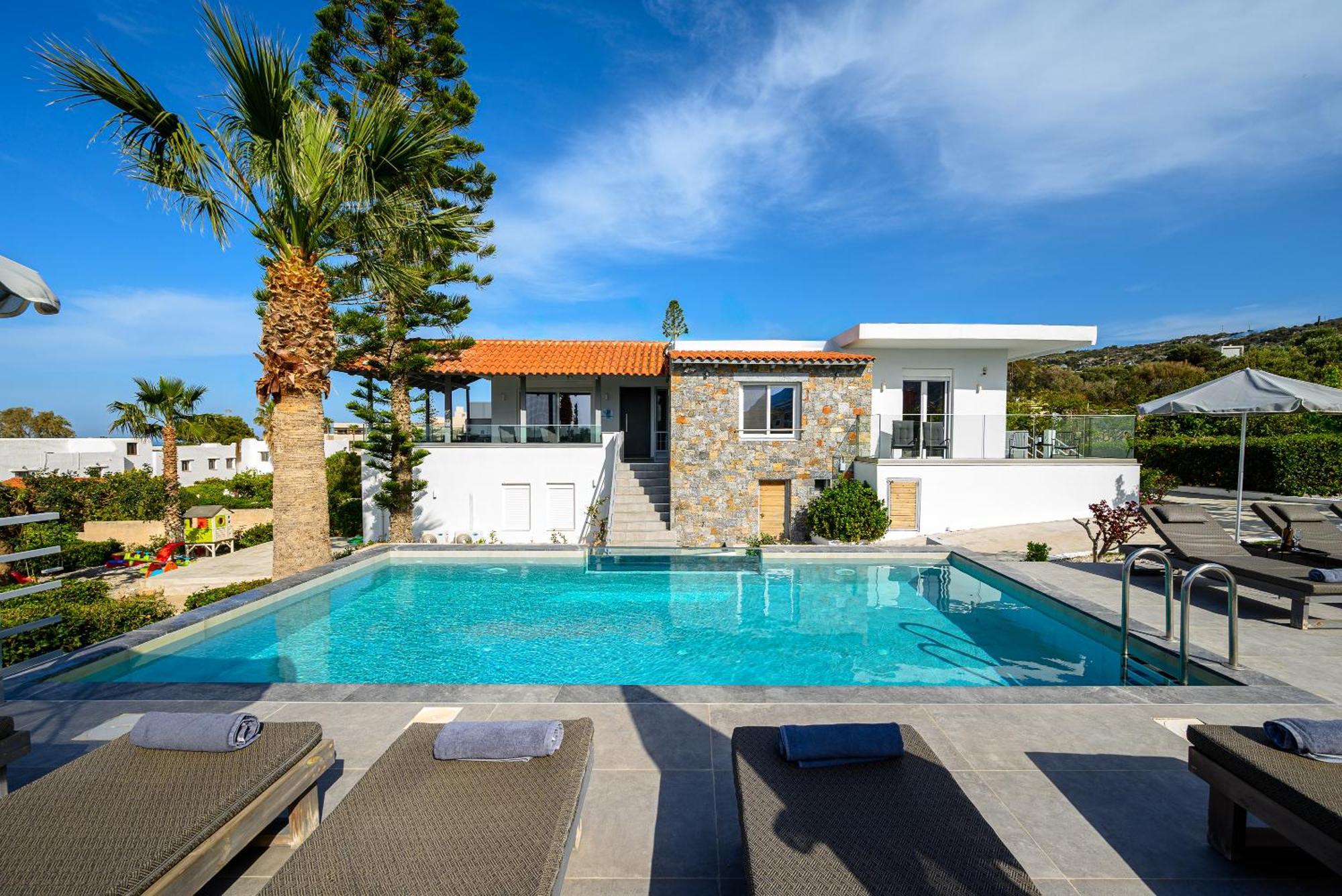 Queen'S Gem Luxury Villa - Heated Jacuzzi & Pool Hersonissos  Exteriör bild